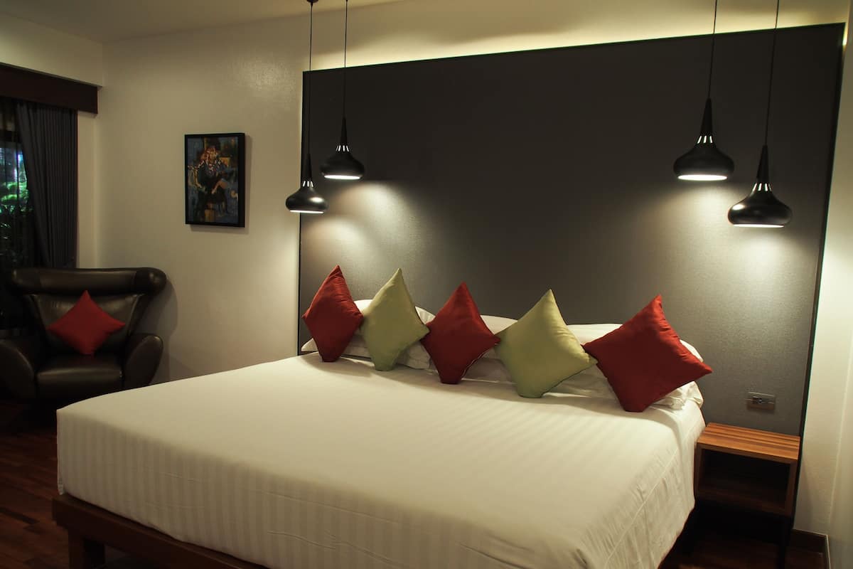 Minibar, in-room safe, individually decorated, individually furnished