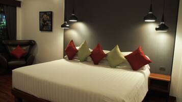 Minibar, in-room safe, individually decorated, individually furnished