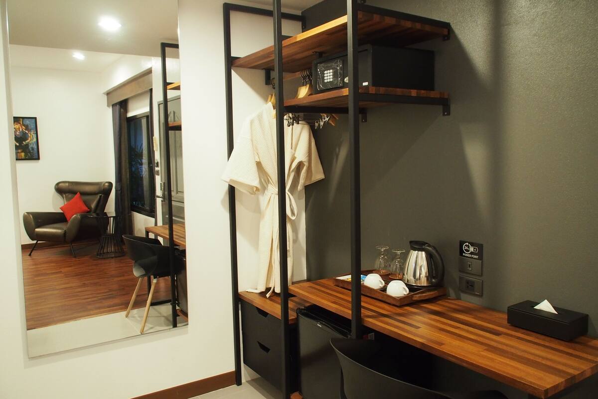 minibar, in-room safe, individually decorated, individually furnished