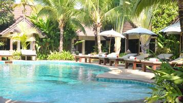 Minibar, in-room safe, individually decorated, individually furnished