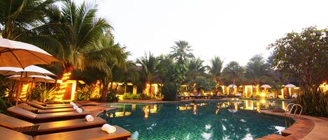Outdoor pool, open 8:00 AM to 8:00 PM, pool umbrellas, sun loungers