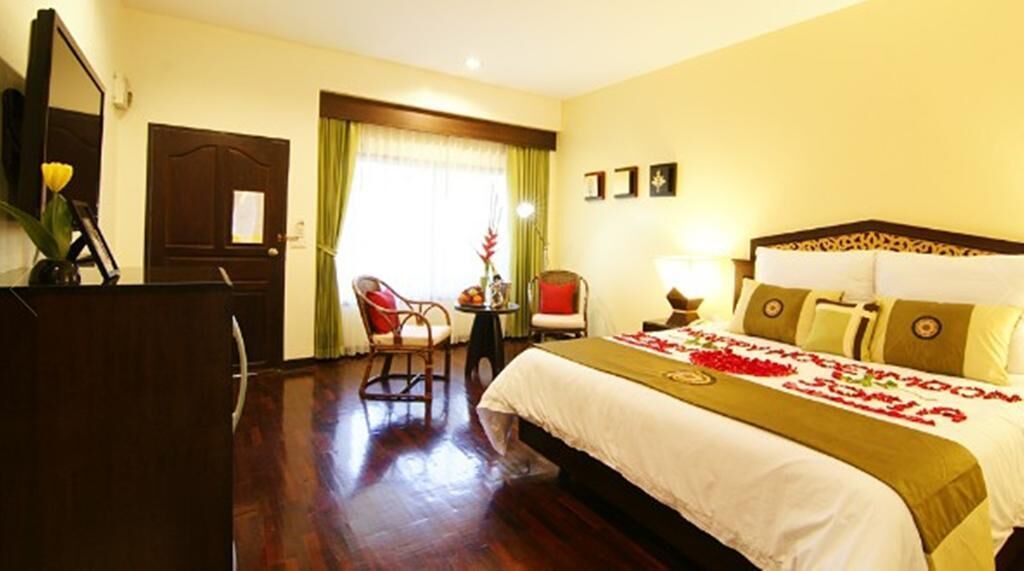 Minibar, in-room safe, desk, blackout curtains