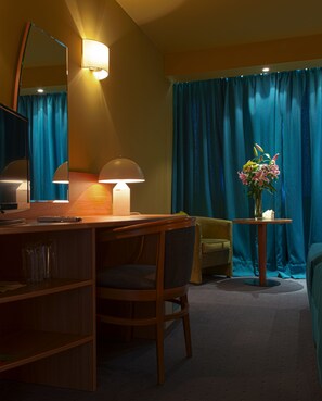 Minibar, in-room safe, desk, laptop workspace