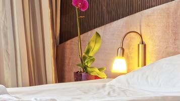 Minibar, Zimmersafe, Schreibtisch, laptopgeeigneter Arbeitsplatz