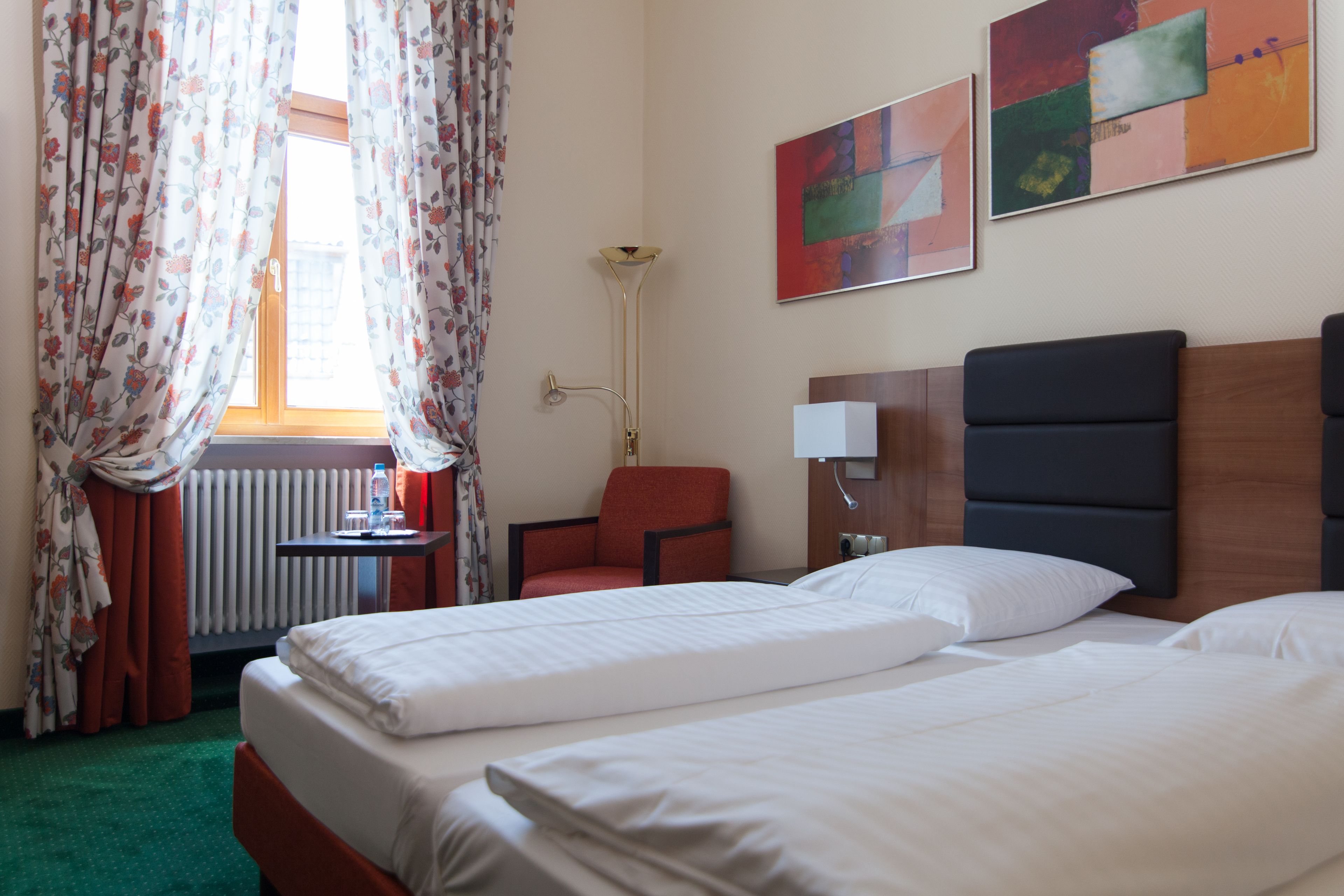 double room, 1 double bed | individually decorated, individually furnished, desk, laptop workspace