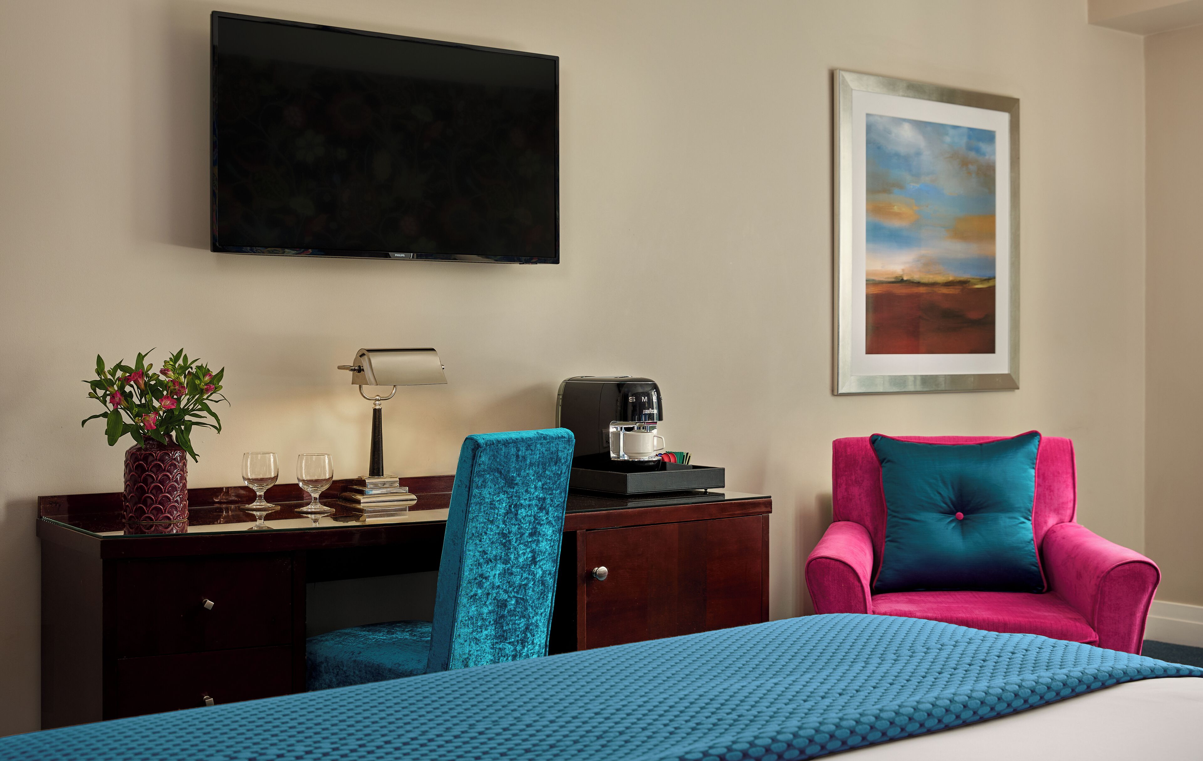 premium bedding, in-room safe, desk, laptop workspace