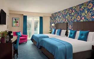 Double Double | Ropa de cama de alta calidad, caja fuerte, escritorio