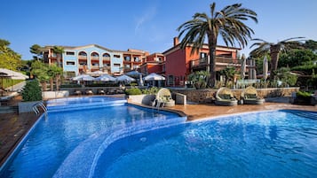 Innenpool, AuĂenpool, LiegestĂŒhle