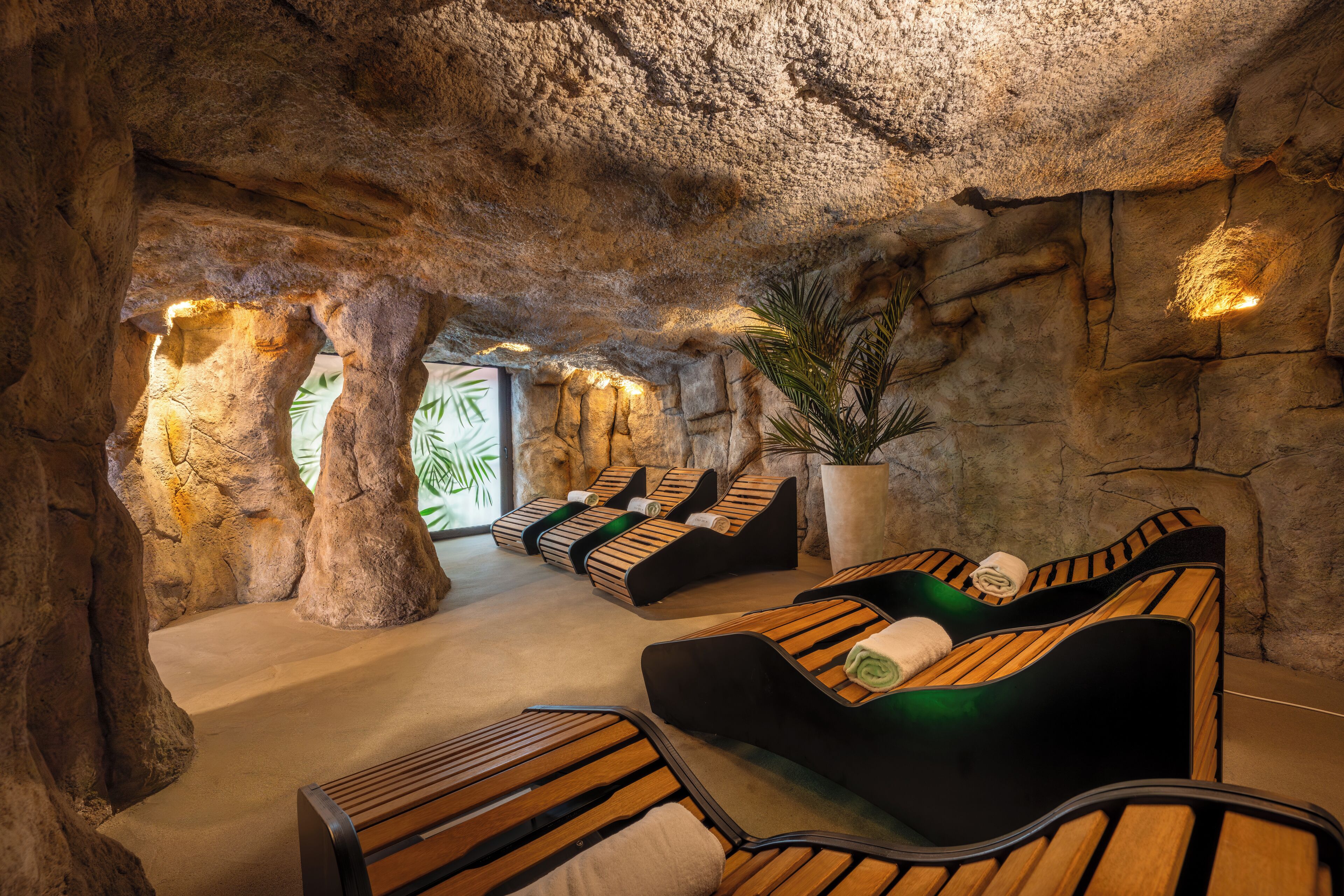 Couples treatment room(s), sauna, hot tub, Turkish bath/hammam