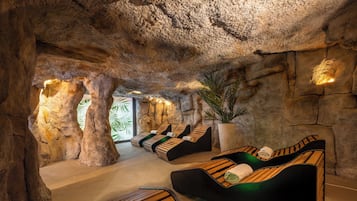 Couples treatment room(s), sauna, hot tub, Turkish bath/hammam