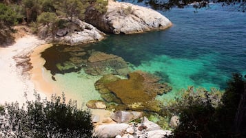 Sulla spiaggia, sabbia bianca