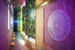 Couples treatment room(s), sauna, hot tub, Turkish bath/hammam