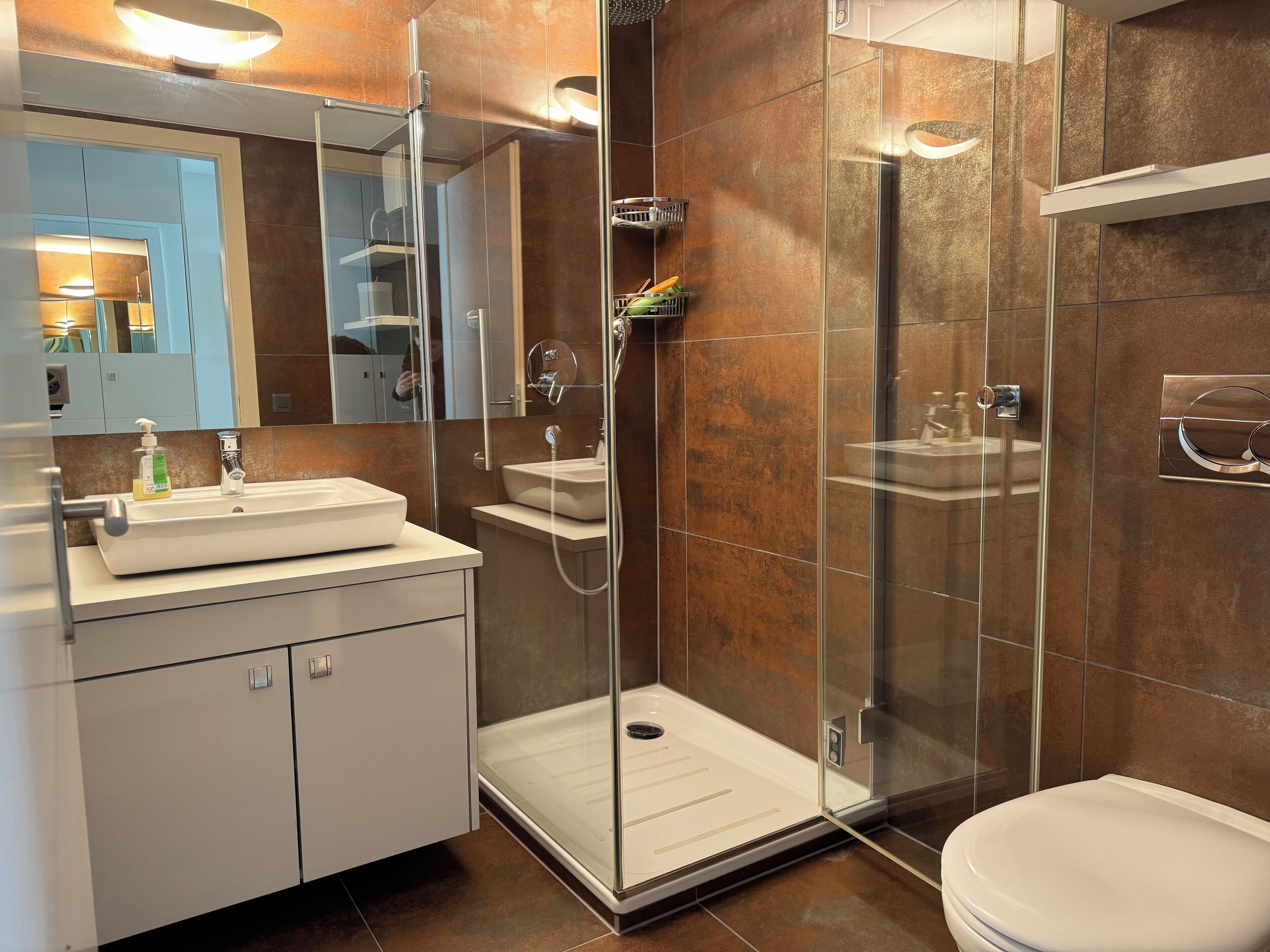 classic apartment, 2 bedrooms, balcony | bathroom | shower, free toiletries, bathrobes, slippers