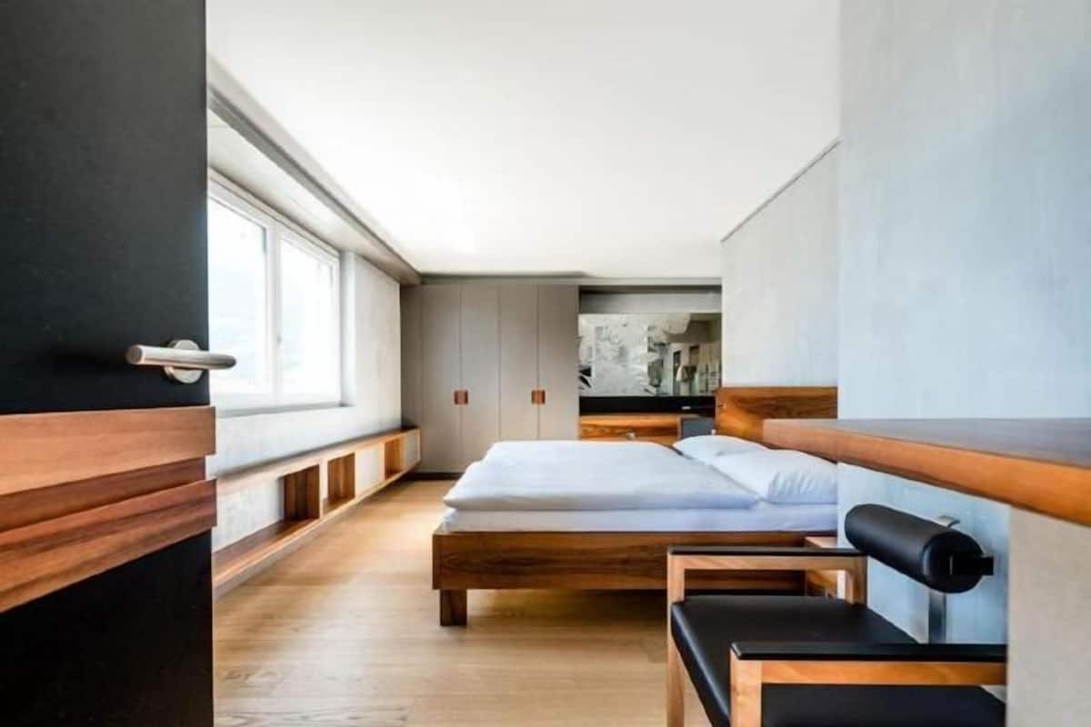 Caja de seguridad en la habitación, insonorización, wifi y ropa de cama