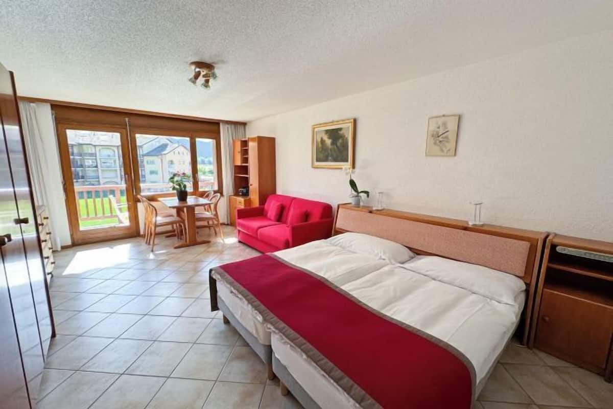 In-room safe, soundproofing, WiFi, bed sheets