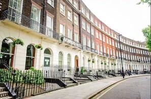Front of property - Avonmore Hotel Cartwright Gardens (London)