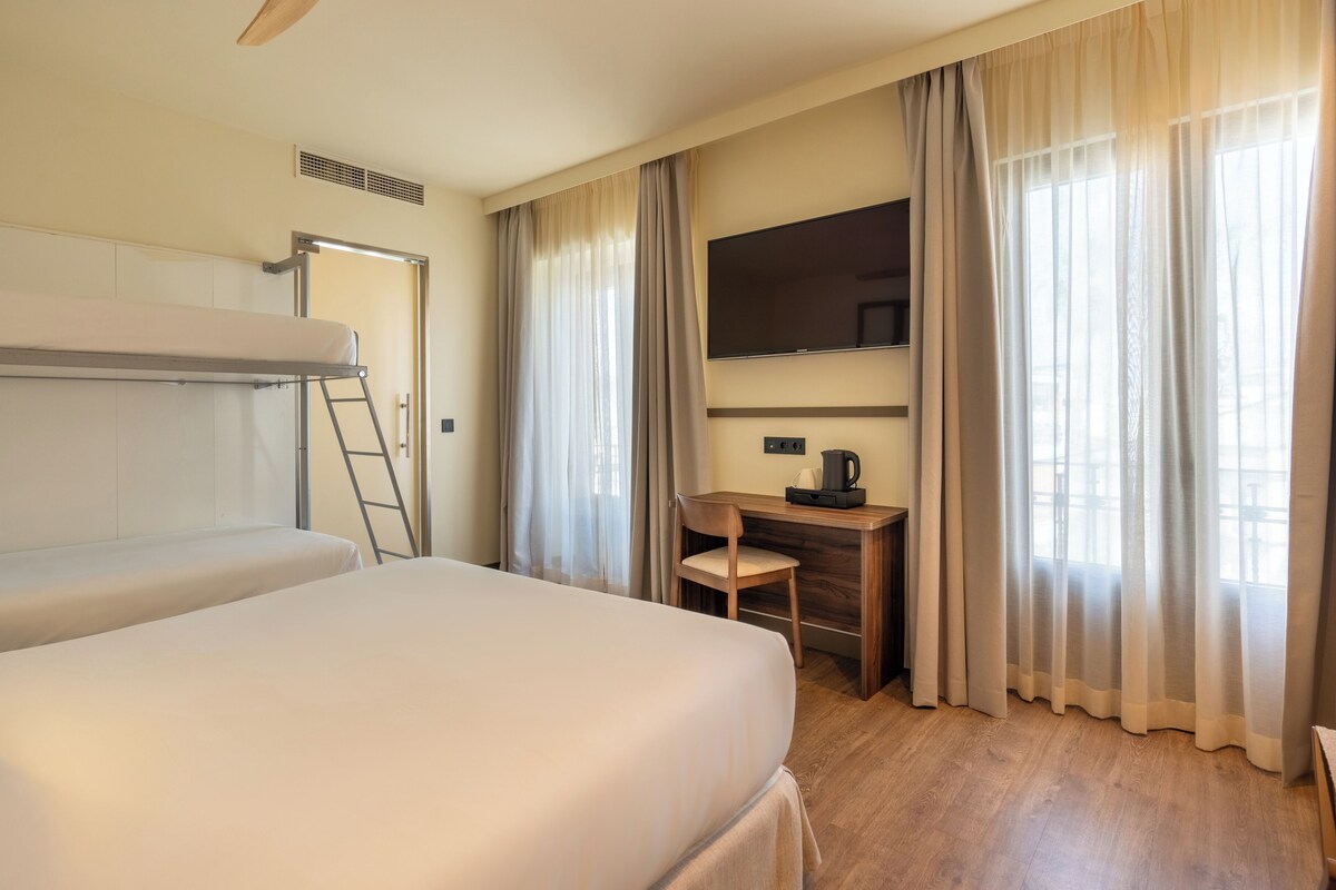 Quadruple Room | Minibar, in-room safe, desk, iron/ironing board (on request)