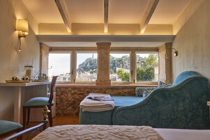 Hypo-allergenic bedding, down duvets, Select Comfort beds, in-room safe