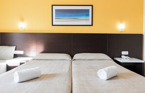 Desk, blackout drapes, free cribs/infant beds, bed sheets - Azuline Hotel Mar Amantis and Mar Amantis II (Sant Josep de sa Talaia)