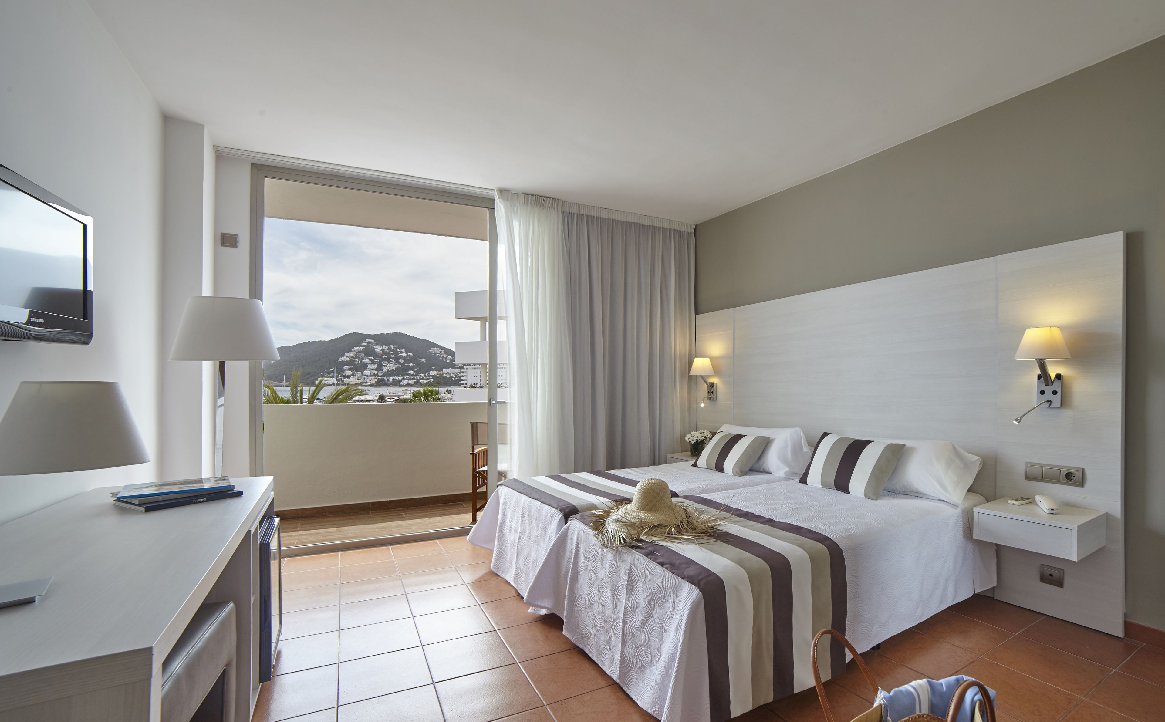 double room, terrace, sea view | 1 bedroom, minibar, in-room safe, desk