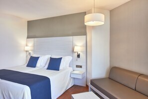 Superior-Doppelzimmer, Terrasse, Gartenblick | Minibar, Zimmersafe, Schreibtisch, Verdunkelungsvorhänge
