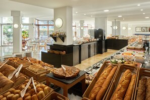 Esmorzar diari d'estil bufet gratuït 