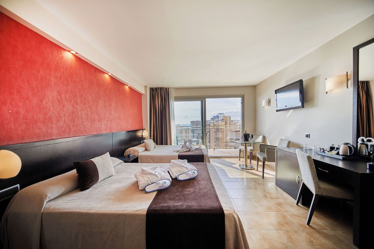 Premium bedding, in-room safe, desk, laptop workspace