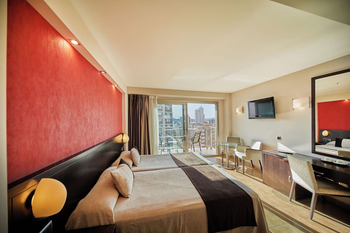 Premium bedding, in-room safe, desk, laptop workspace