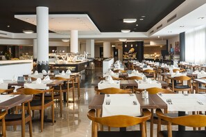 Breakfast, lunch and dinner served - Sandos Monaco Hotel - Adults Only (Benidorm)