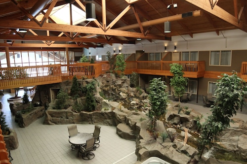 C'mon Inn Hotel & Suites