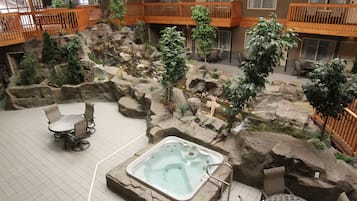 室內 SPA 浴池