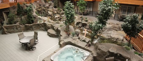 Indoor spa tub