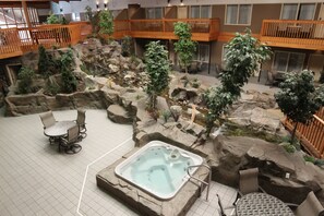 Bồn tắm spa trong nhà