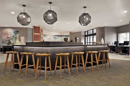 Lobby. SpringHill Suites by Marriott Dulles Airport