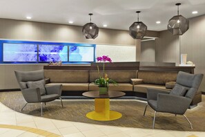 Lobby lounge - SpringHill Suites by Marriott Dulles Airport (Sterling)