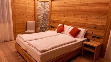 Suite | In-room safe, desk, soundproofing, cribs/infant beds