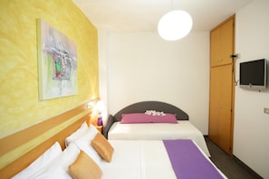 In-room safe, blackout drapes, soundproofing, rollaway beds - Art Hotel (Mirano)