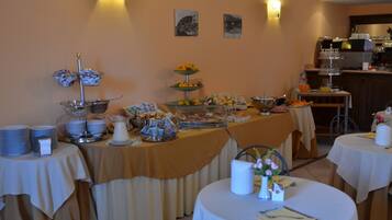 Tägliches Frühstücksbuffet gegen Gebühr