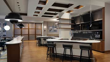 Se sirven desayunos, comidas, cenas y cocina fusión