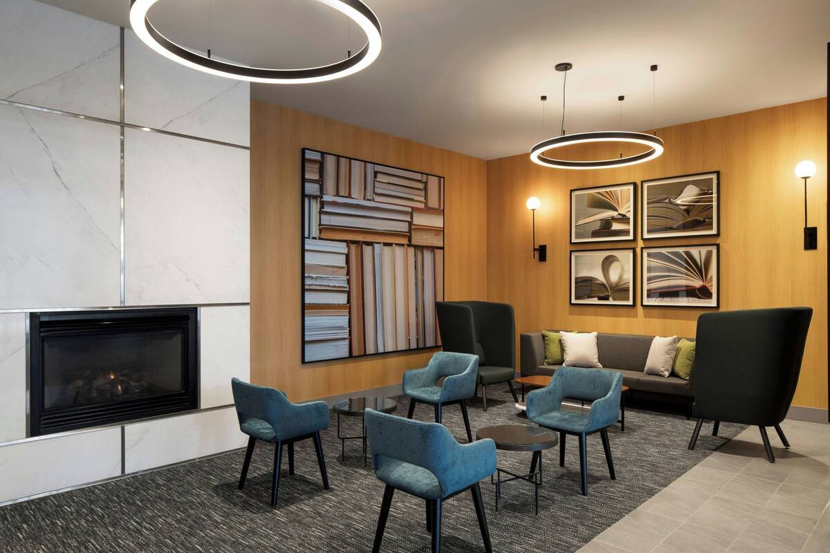 breakfast, lunch, dinner served; fusion cuisine