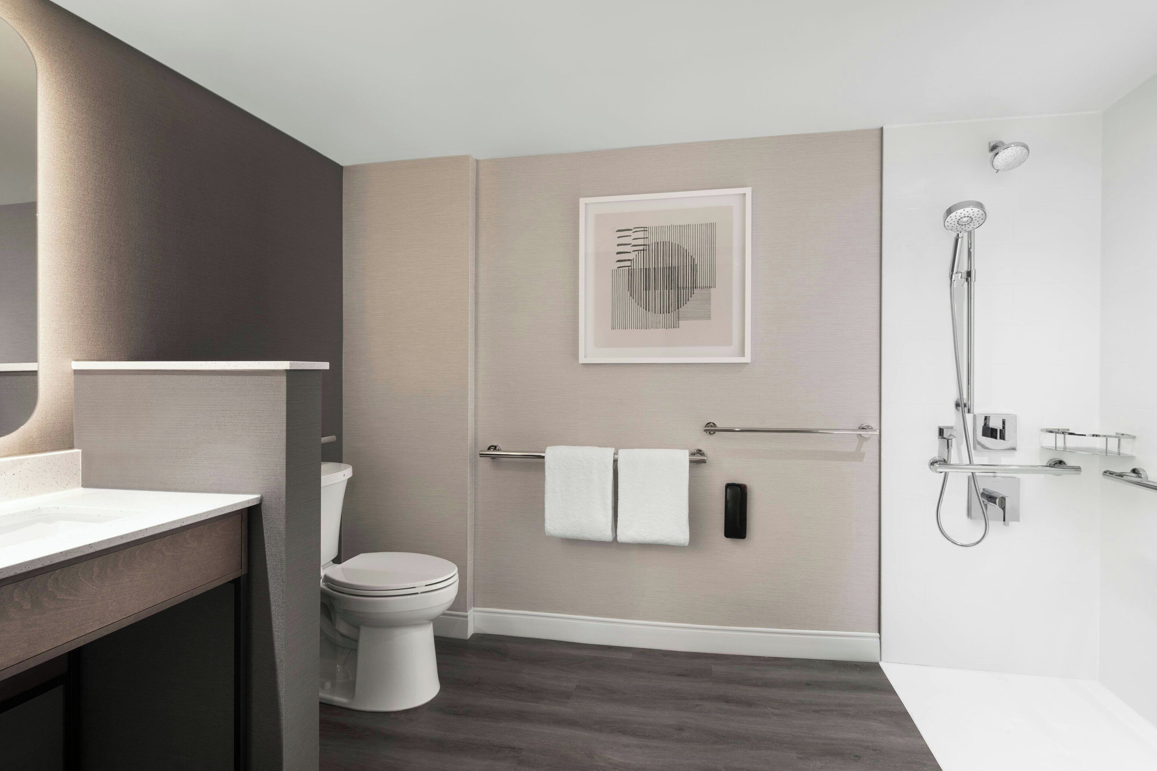 room, 2 queen beds, non smoking | bathroom | combined shower/bathtub, free toiletries, hair dryer, towels