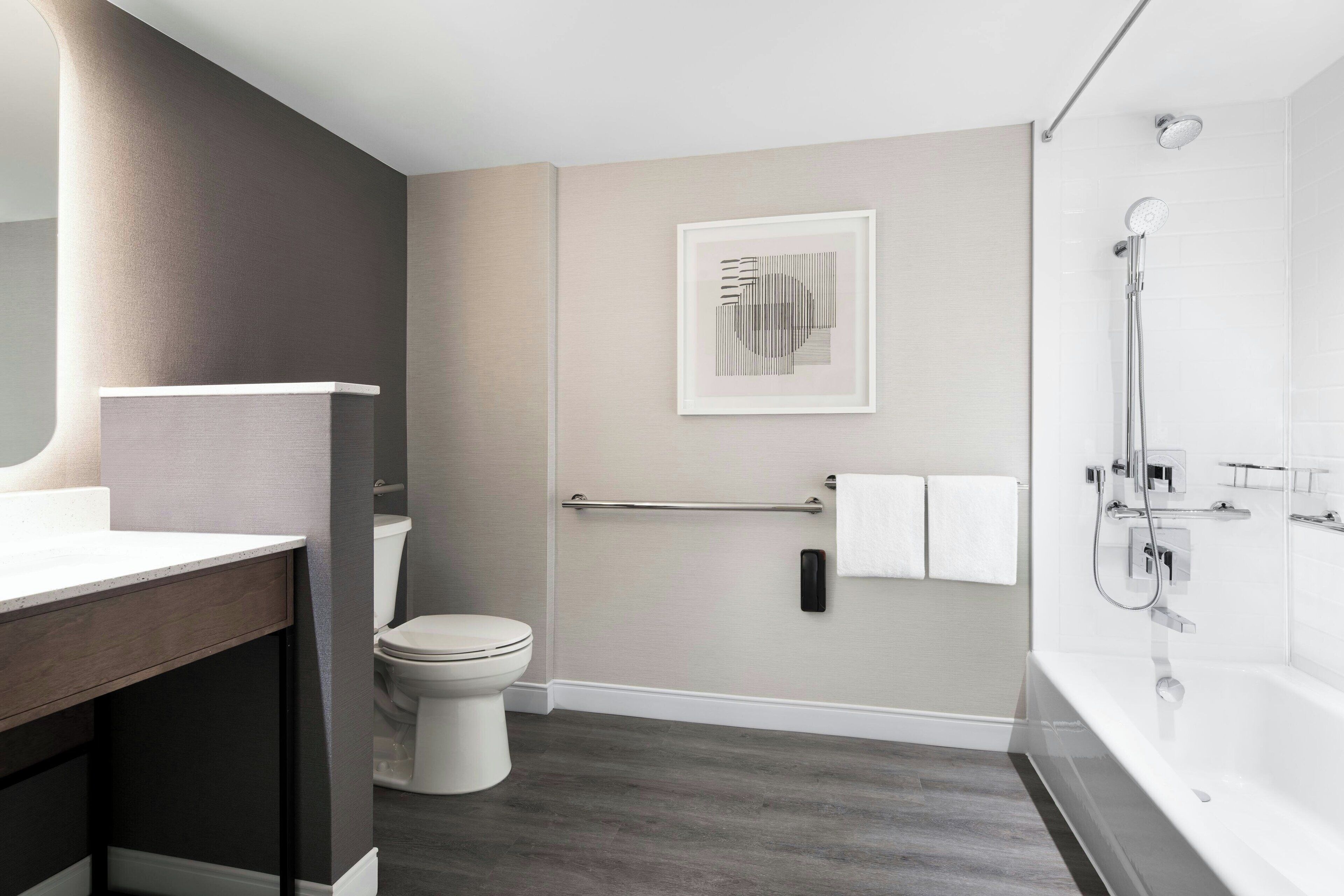 room, 2 queen beds, non smoking | bathroom | combined shower/bathtub, free toiletries, hair dryer, towels