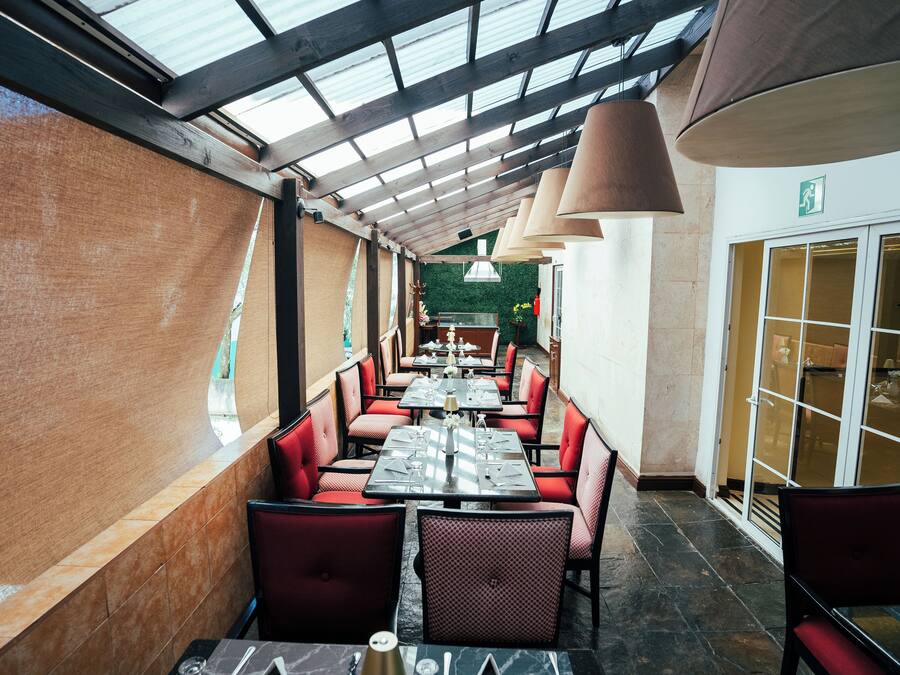 Breakfast, lunch, dinner served; international cuisine