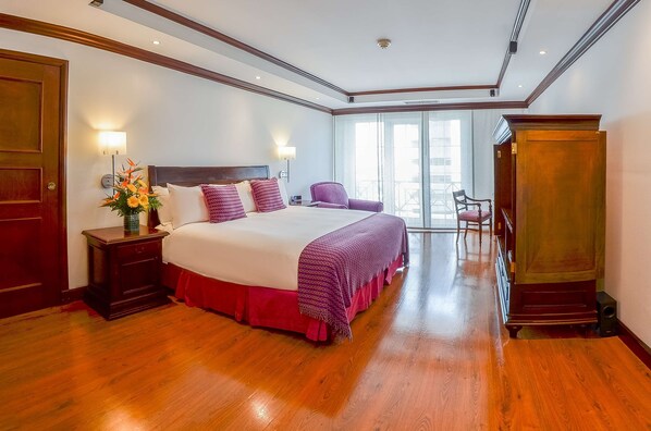 Master Suite 1 King Bed | In-room safe, desk, laptop workspace, blackout drapes - Hotel Casa Veranda (Guatemala City)