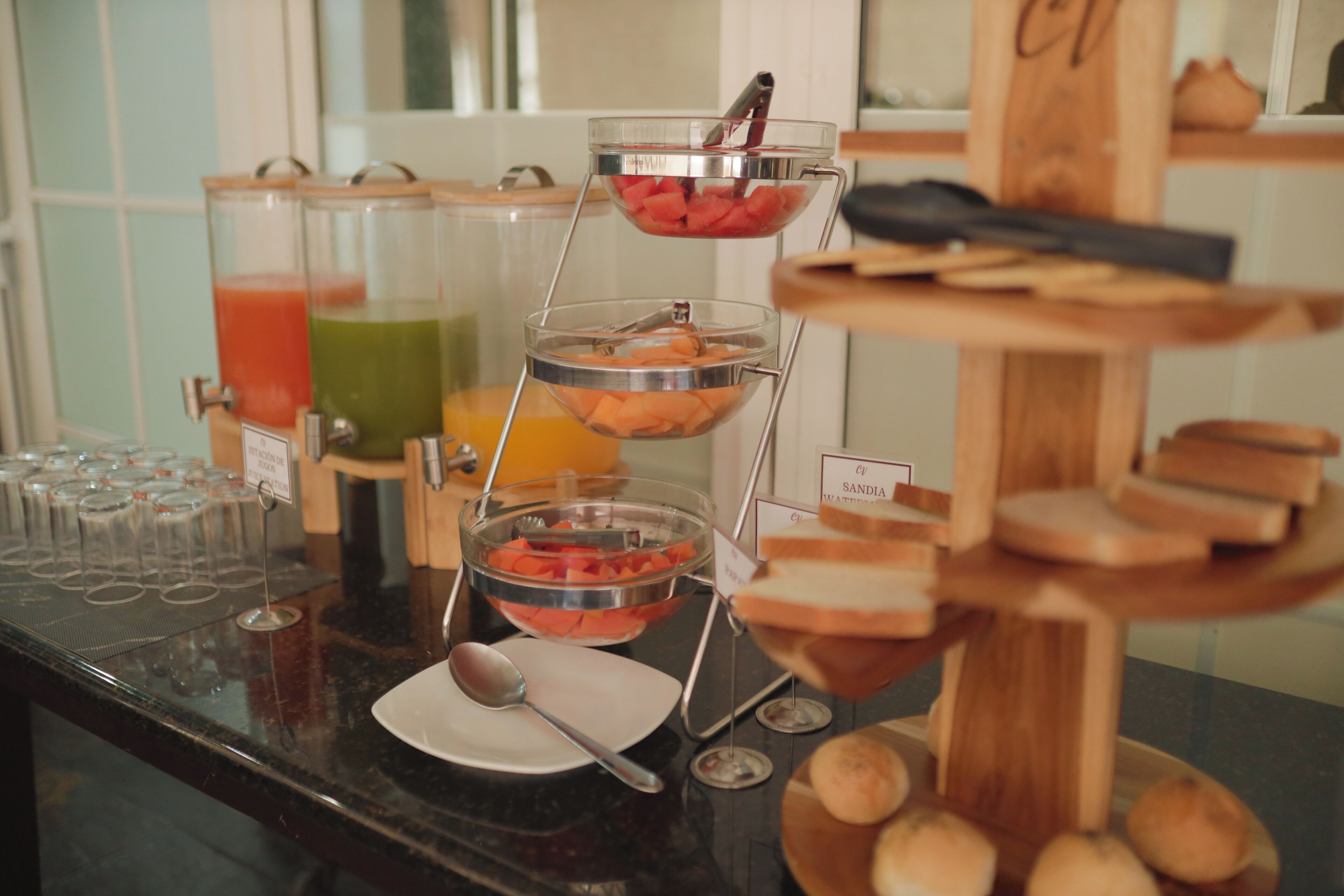Se ofrece un desayuno bufé todos los días (por un coste adicional)