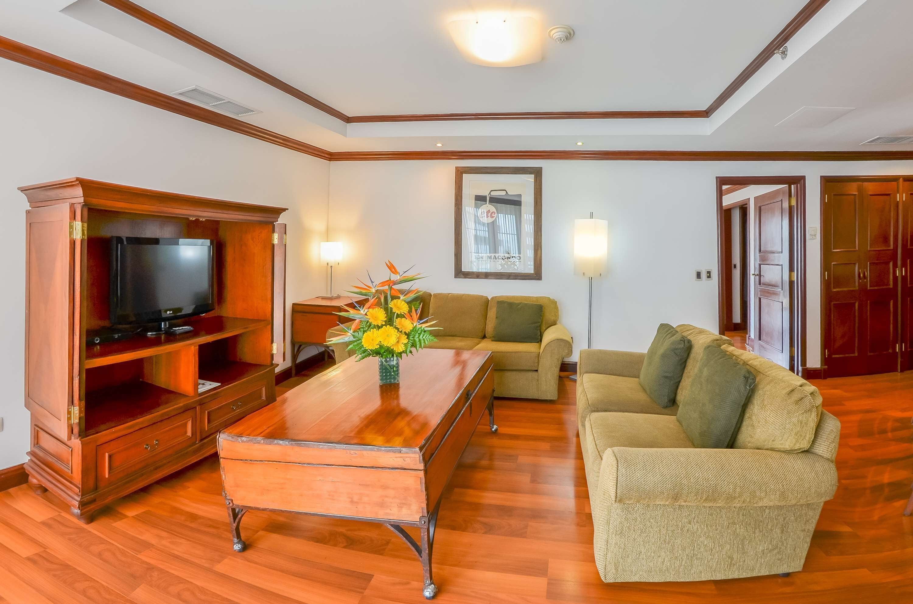 32-inch tv with cable channels