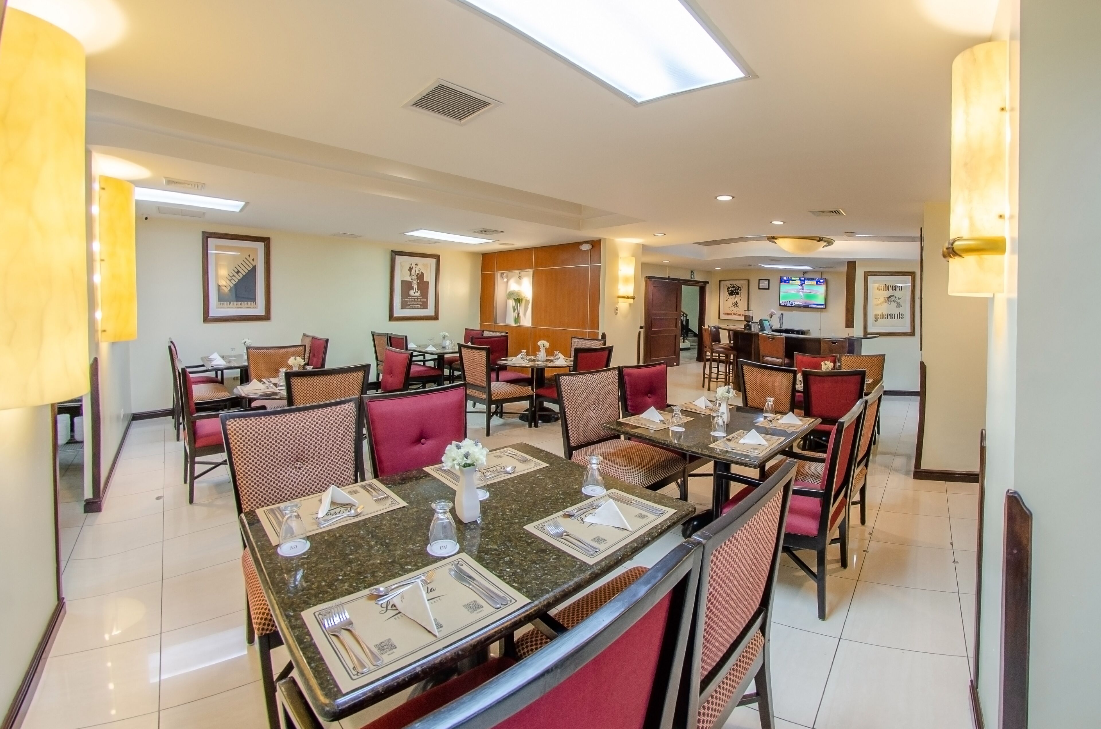 breakfast, lunch, dinner served; international cuisine