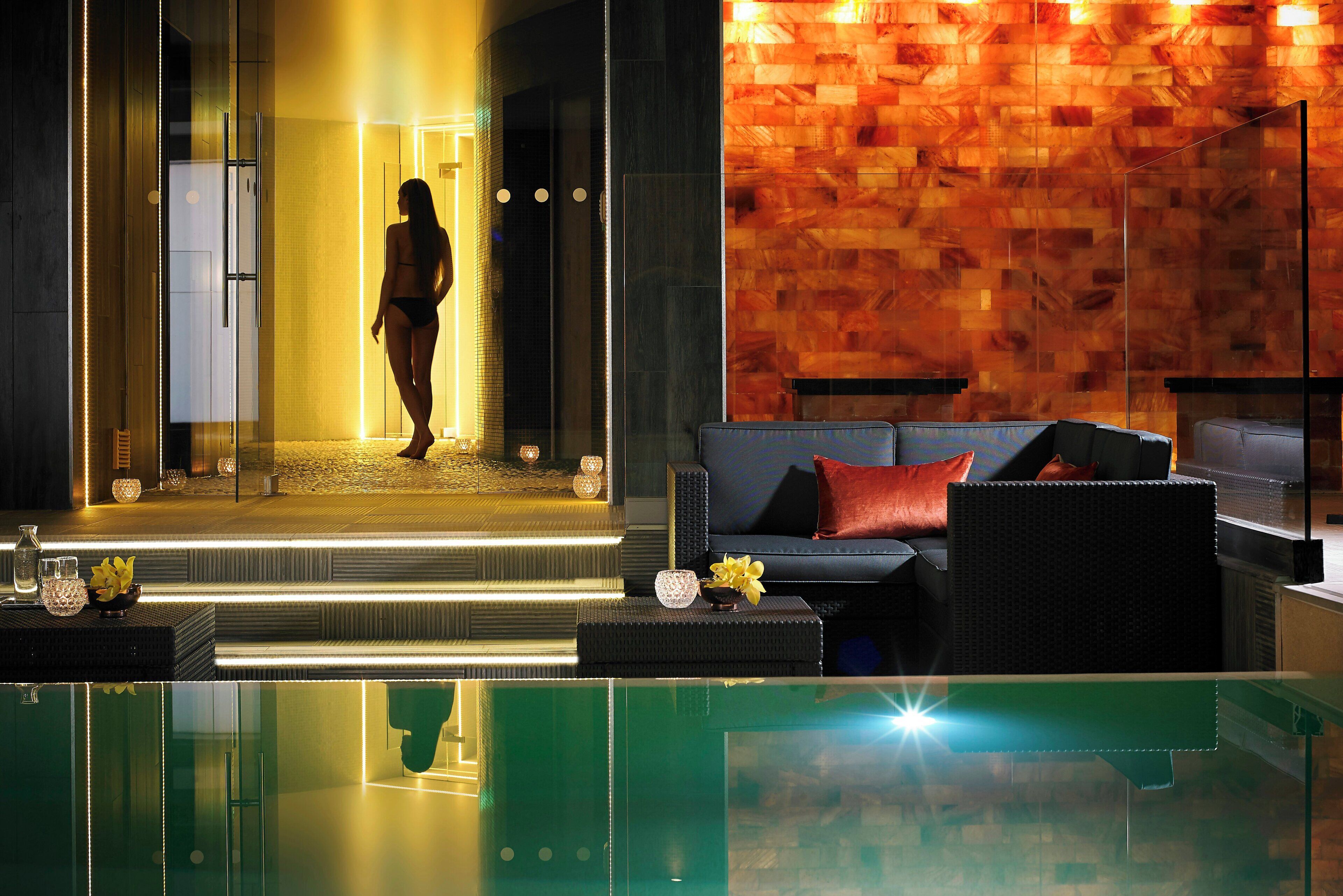 Bathtub spa indoor