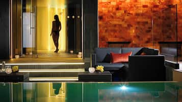 Bathtub spa indoor