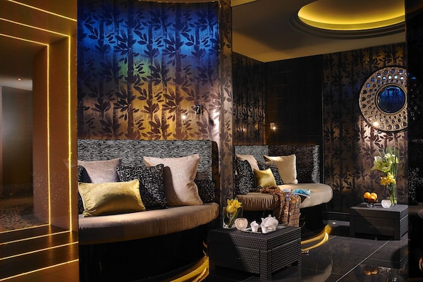 Un sauna, tratamientos corporales, hidroterapia, envolturas corporales